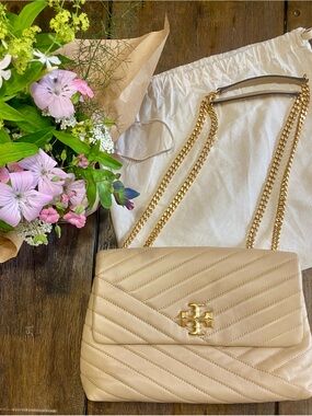 Tory Burch Beige Quilted Leather Shoulder Bag with Gold Chain